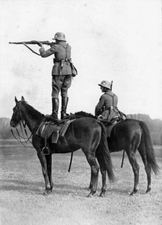 2-german-soldiers-horse.jpg