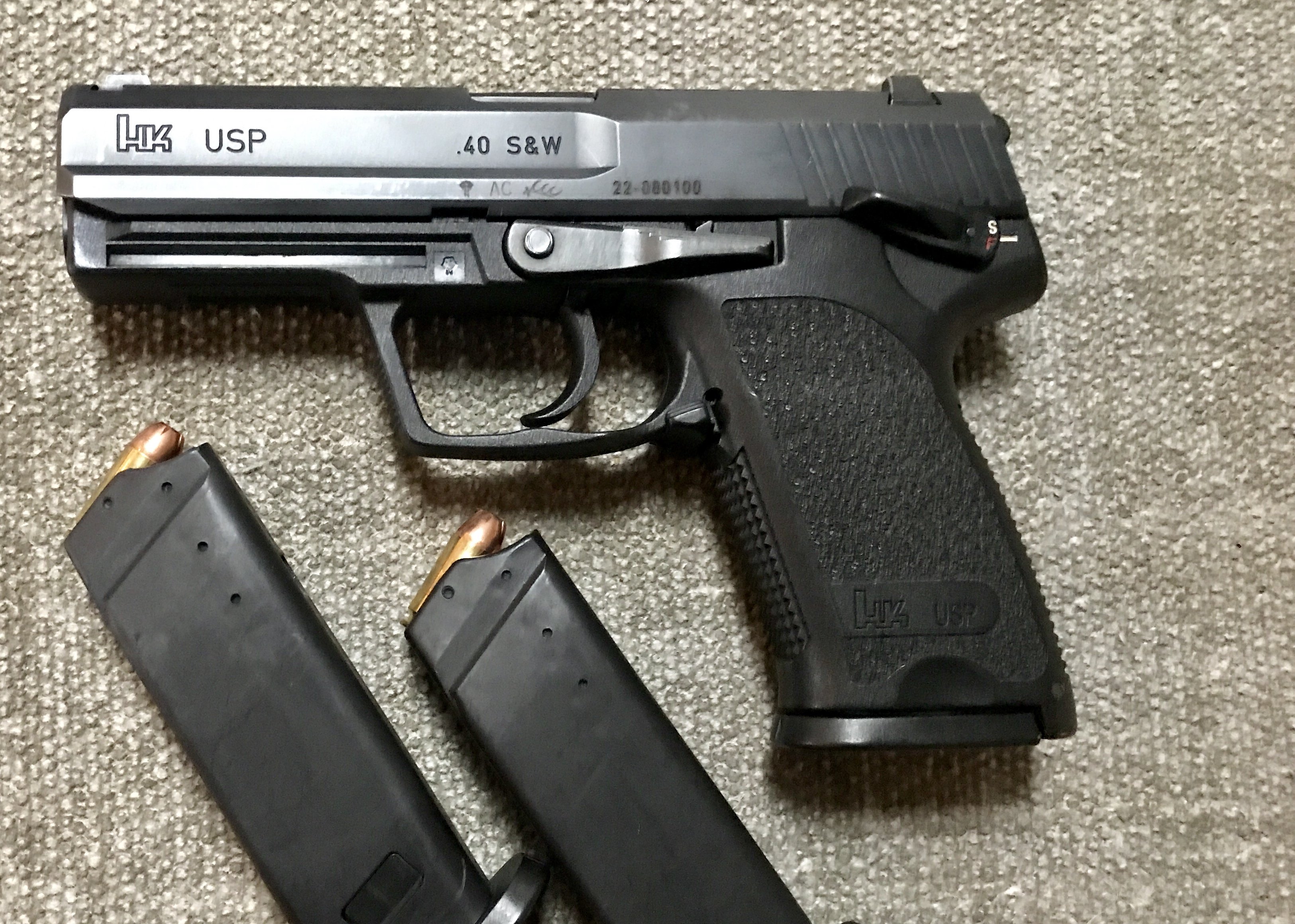 Howdy all. up for sale is an H&K USP 40 (40 cal). 
