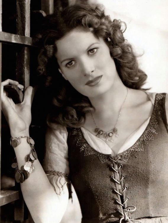 Maureen O'Hara, Hunchback of Notre Dame.jpg