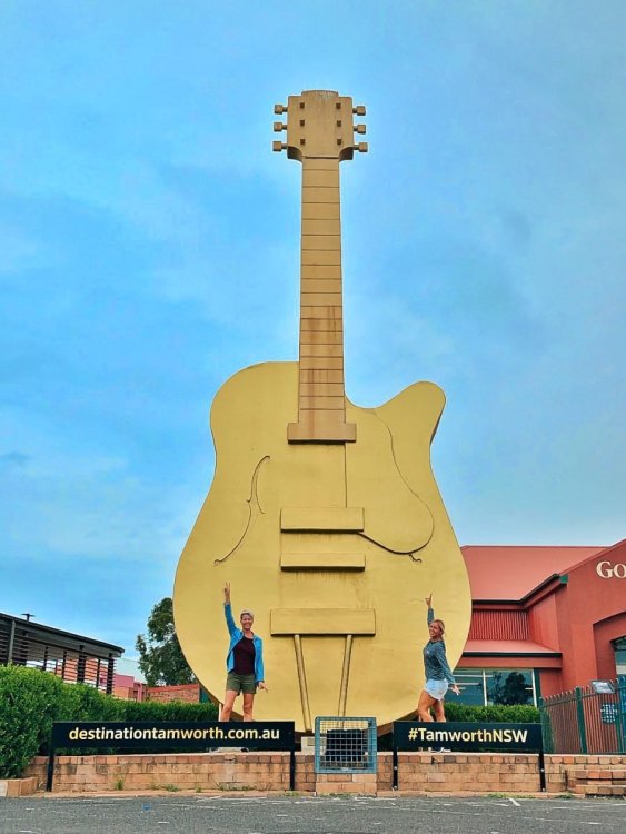 The-Big-Golden-Guitar.thumb.jpg.3eeb85d4fccc3ffab4ed34600a8ea48b.jpg