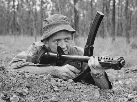 Australian_soldier_with_a_F1_submachine_gun_during_training_in_1967.jpg.4de605ef04dff9cb868110aeb7092ec4.jpg
