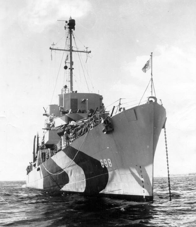 929102197_USS_Raby_(DE-698)_at_anchor_off_Guam_in_1944.jpg.b468780773554ebe3230c1e333cb627b.jpg