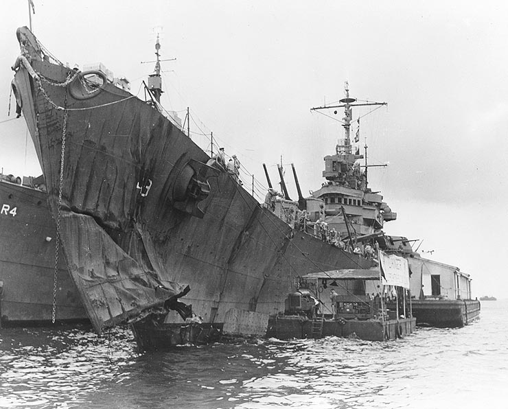 1203859939_USS_St._Louis_(CL-49)_at_Tulagi_after_she_was_torpedoed_in_the_Battle_of_Kolombangara_20_July_1943_(80-G-259410).jpg.40bcb864c82411bb69a4e679addb4ccb.jpg