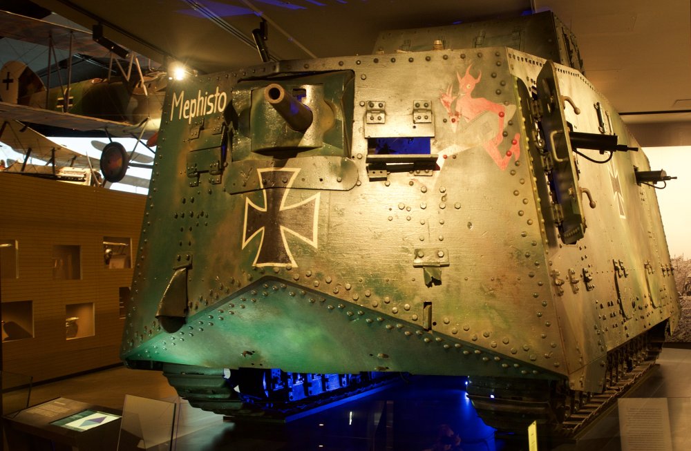 Mephisto_A7V_in_AWM_front_view.thumb.jpg.49c00c654a41afe6b8e733186d8c227d.jpg