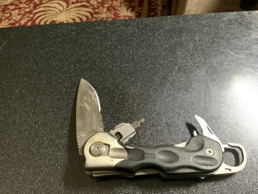 whats the best multitool ??? leatherman skeletool or swiss army deluxe