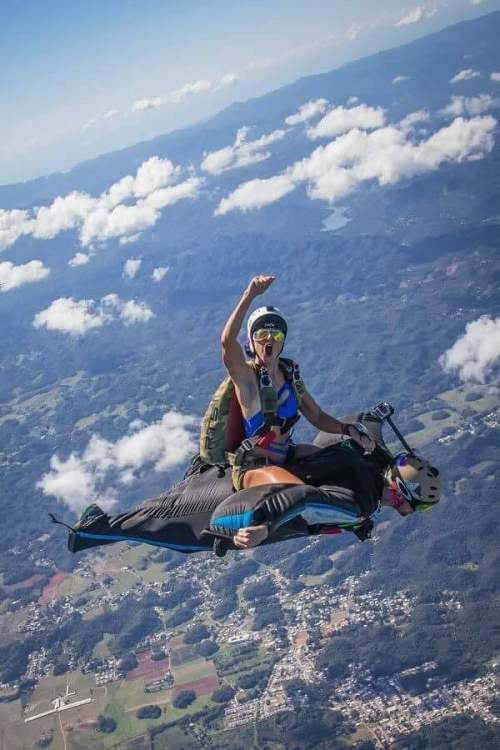 photo skydiving.png