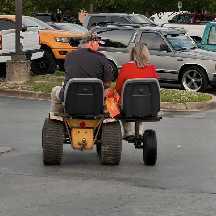 tractorsidecar.jpg.4ed31041d1ec9dfe9d3ed66a856b667e.jpg