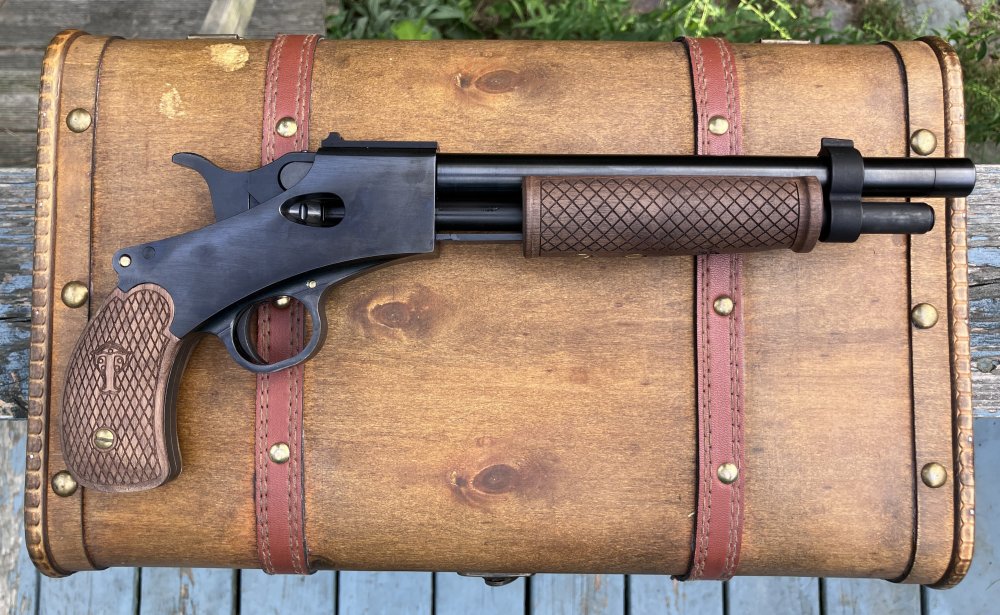 PiratePistolOnChest.thumb.jpg.5a66afadcd9e0a596a4748bee218cb78.jpg